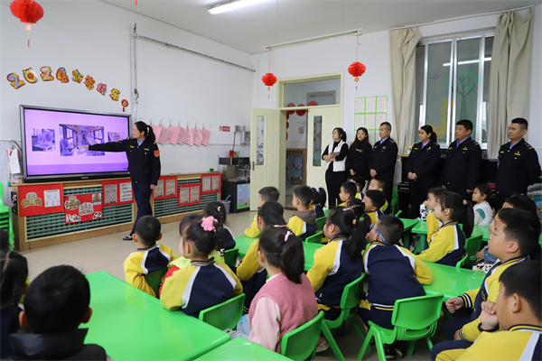 公交安全知识进幼儿园.jpg